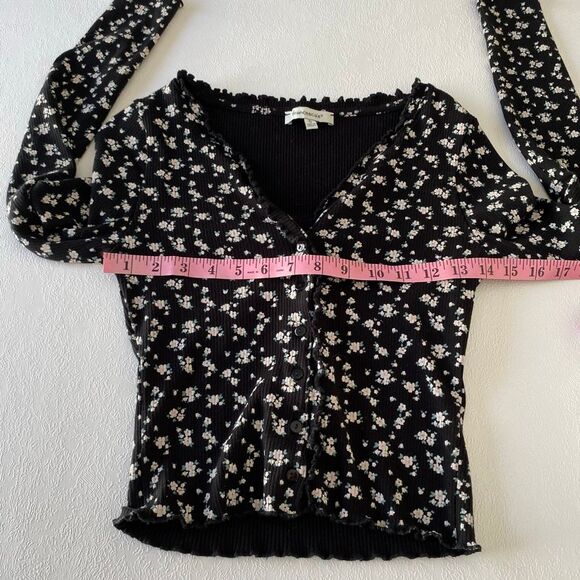 Francesca’s Floral Ribbed Button Front Top – Women’s Small Long Sleeve Stretchy - Picture 8 of 10